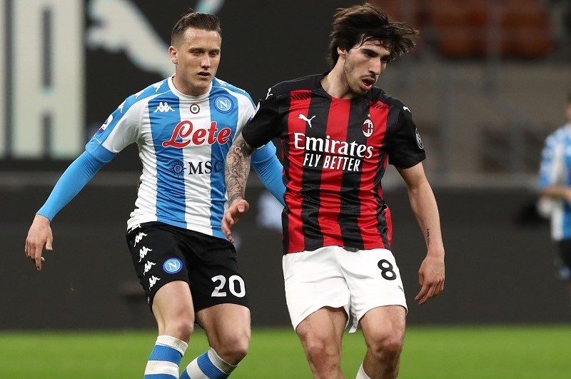 Soi-keo-tran-dau-giua-Napoli-vs-AC-Milan-luc-1h45-ngay-3-4-2023-Serie-A