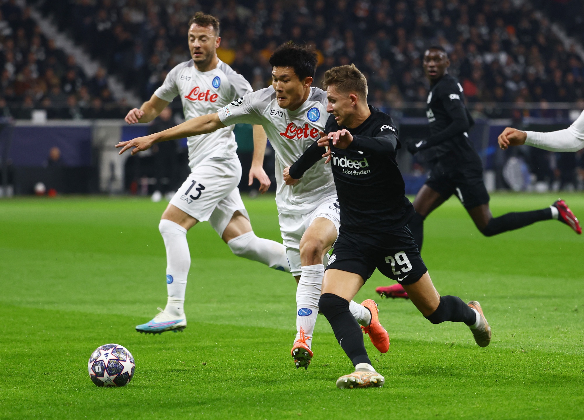 soi-keo-tran-dau-napoli-vs-frankfurt-luc-3h00-ngay-16-3-2023-champions-league