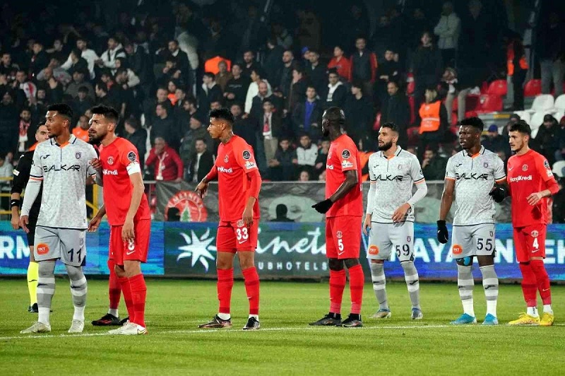 nhan-dinh-basaksehir-vs-umraniyespor