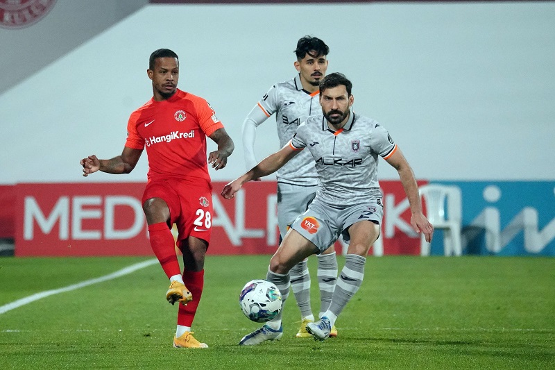 soi-keo-tran-dau-giua-basaksehir-vs-umraniyespor-luc-21h-ngay-17-5-2023-super-lig