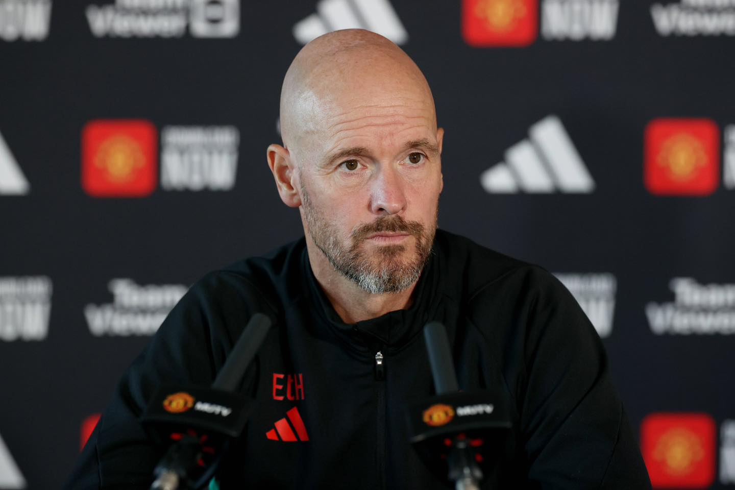 Ten Hag khẳng định không có ai làm phản cả.