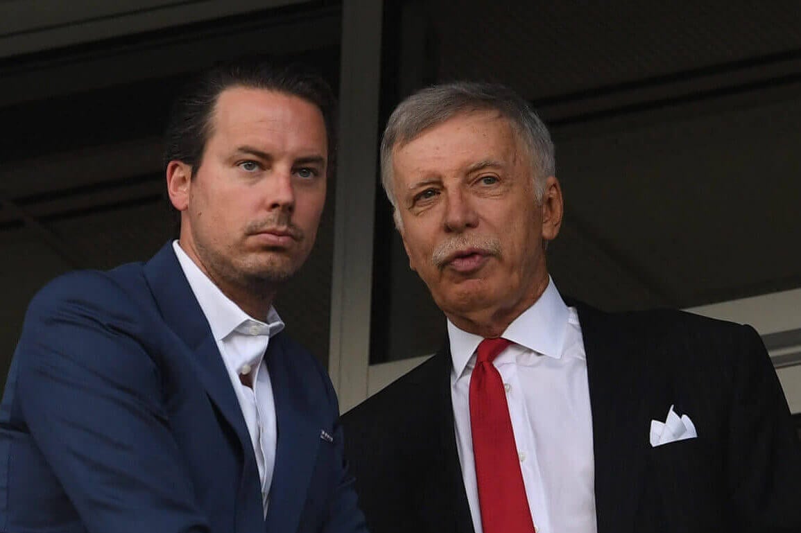 Kroenke đã giúp CLB xóa nợ